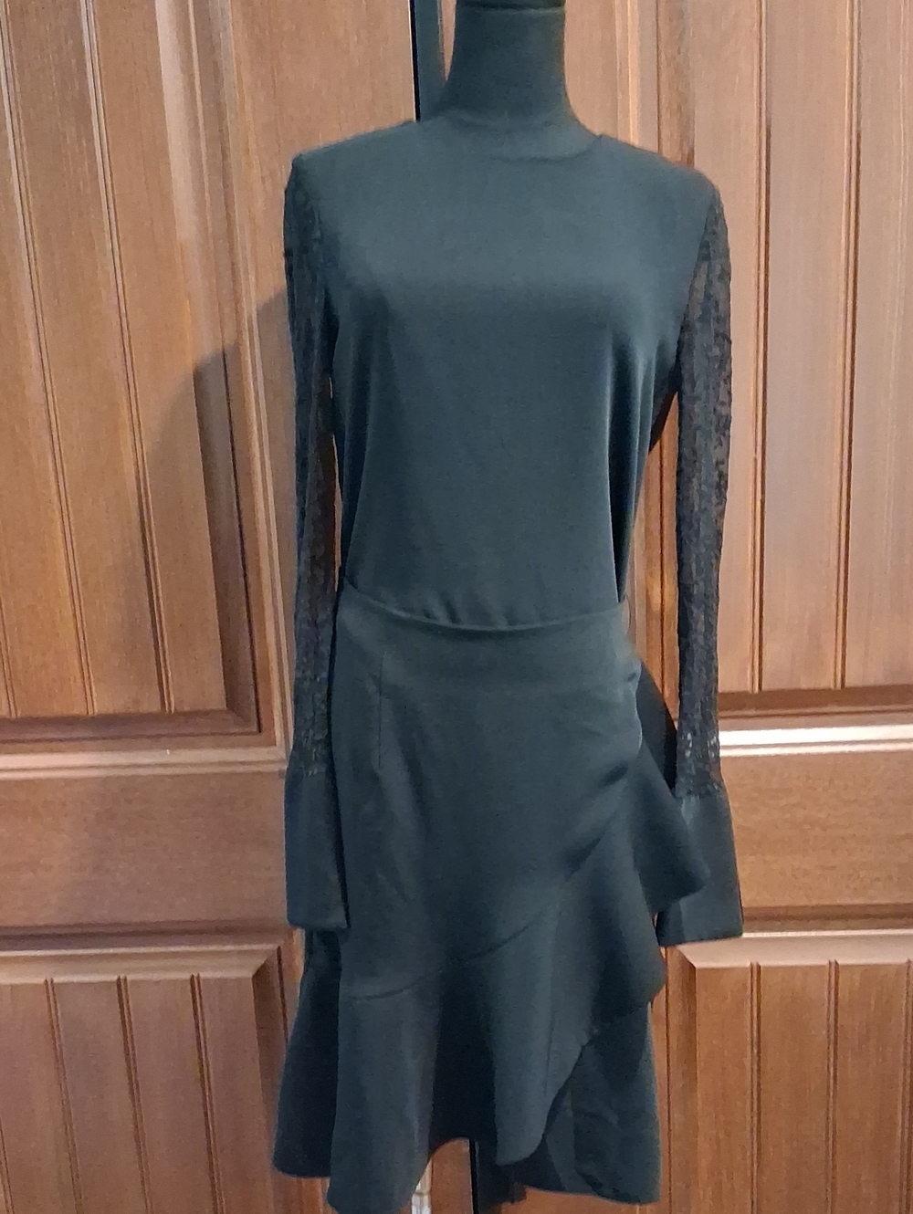 GOEN.J Black Long-Sleeve Lace-Panel Fit & Flare Dress